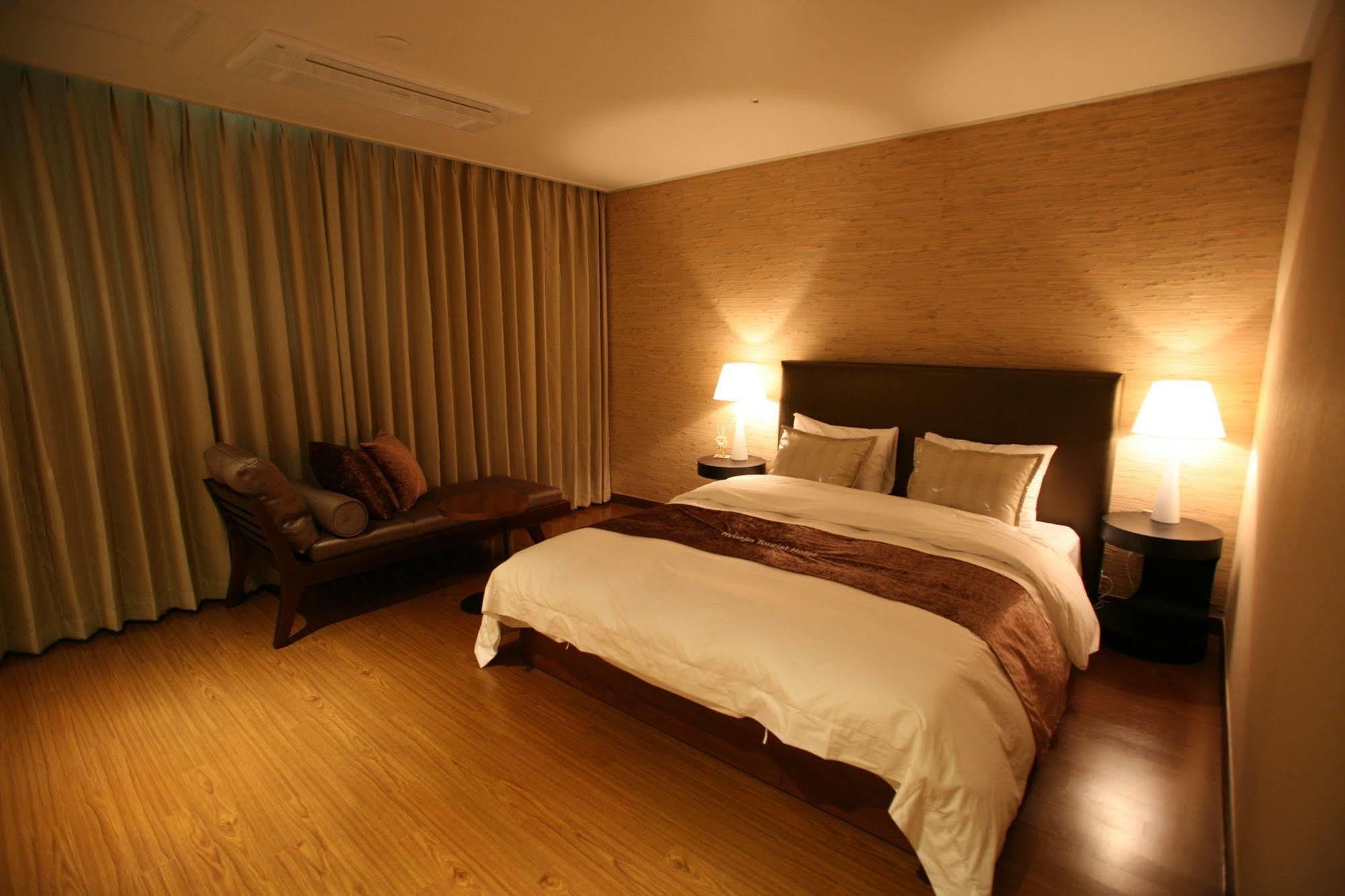 Hyunjin Tourist Hotel Donghae Ngoại thất bức ảnh