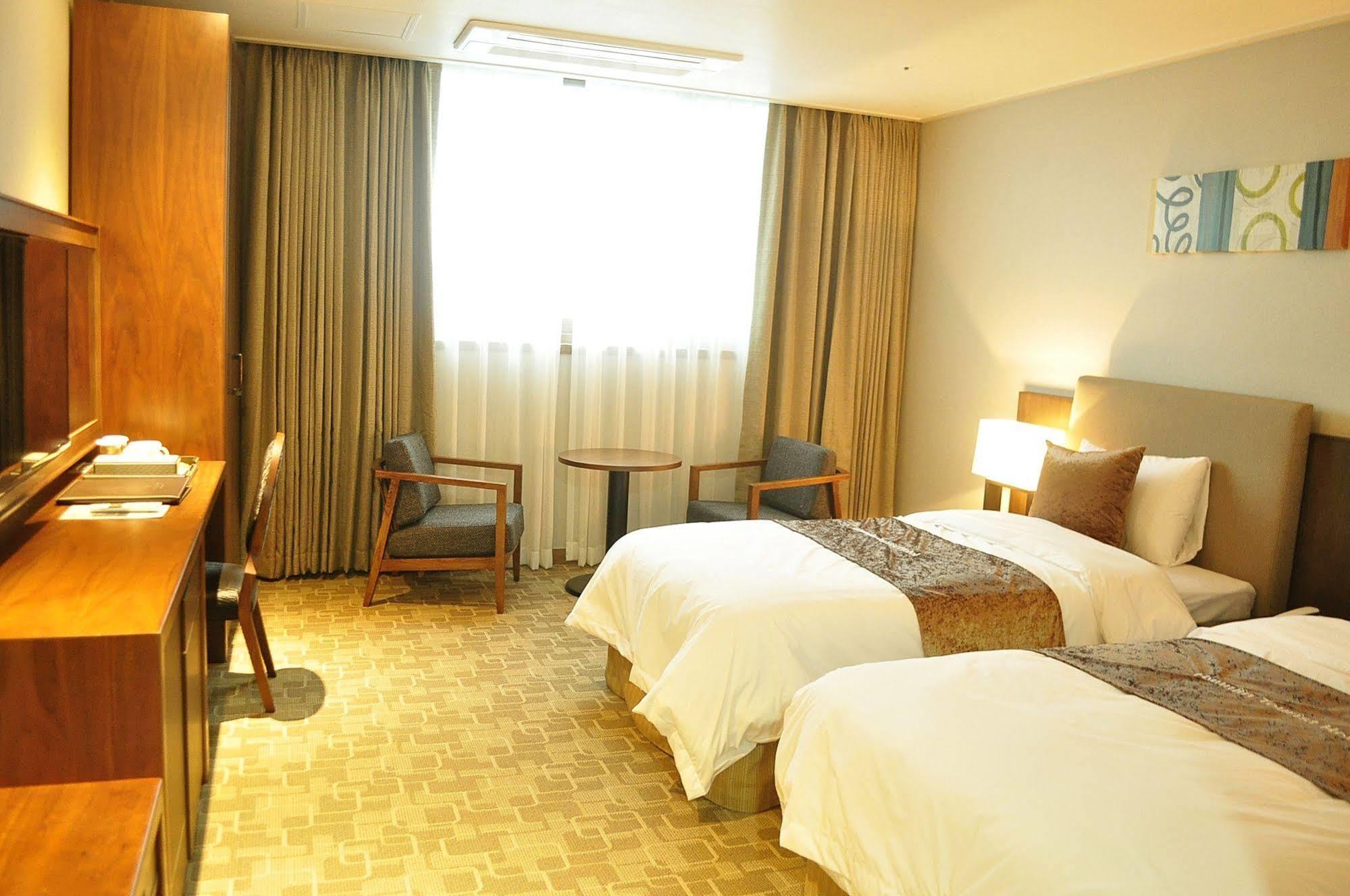 Hyunjin Tourist Hotel Donghae Ngoại thất bức ảnh